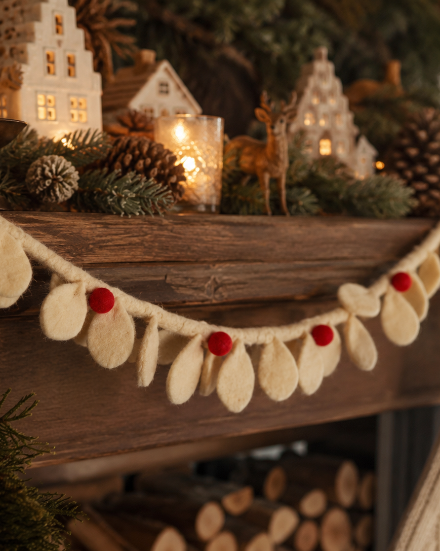 Mistletoe Wreath Garland- White